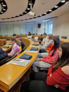 Obisk učencev OŠ Domžale v okviru izbirnega predmeta državljanska kultura_4